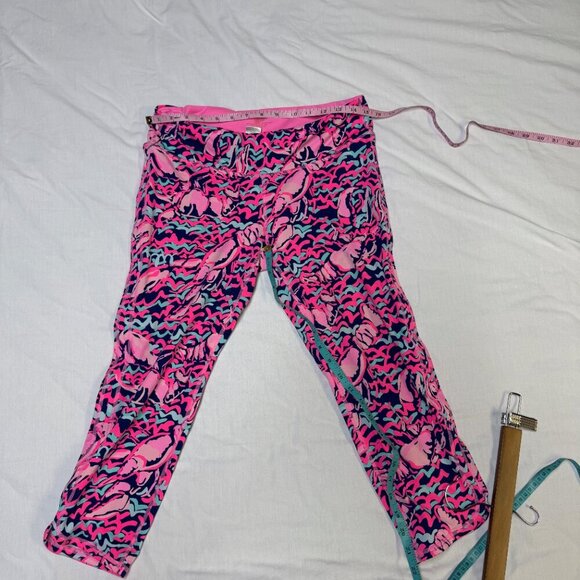 Lilly Pulitzer Luxletic Cropped Leggings Lobstah Roll Print Women’s Large EUC - Picture 9 of 11